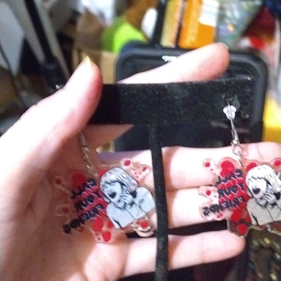 Call ur friend  earrings from movie scream - Picture 2 of 2